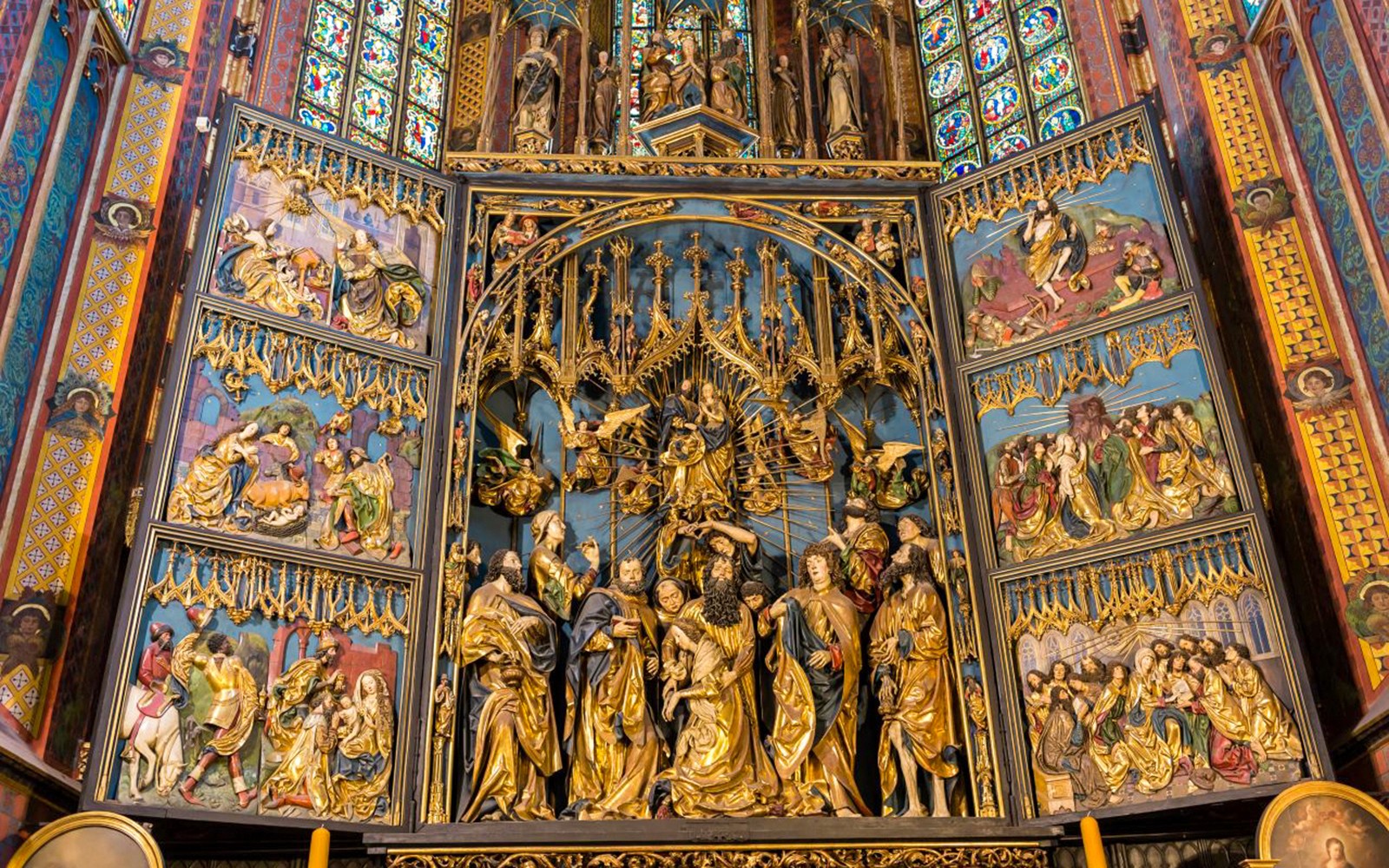 Krakow Guided Tour: Wawel Castle, Cathedral, the Old Town & St. Mary's Basilica