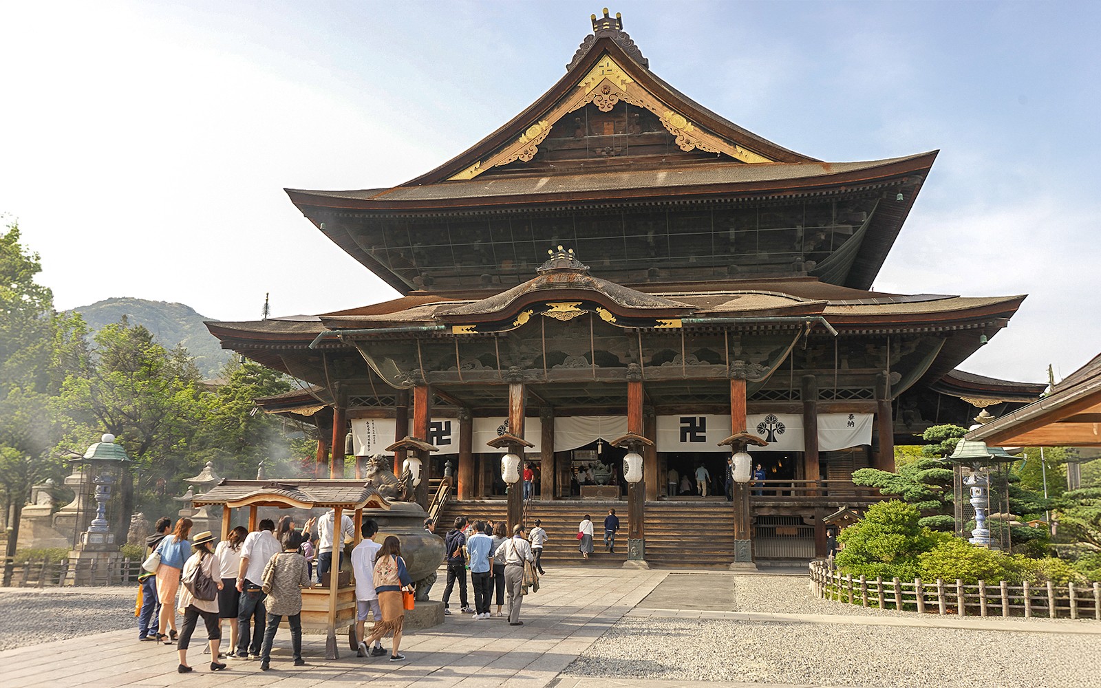 Discover Nagano: Zenko-ji, Sake Brewery & Snow Monkey Park Guided Tour — gallery 3