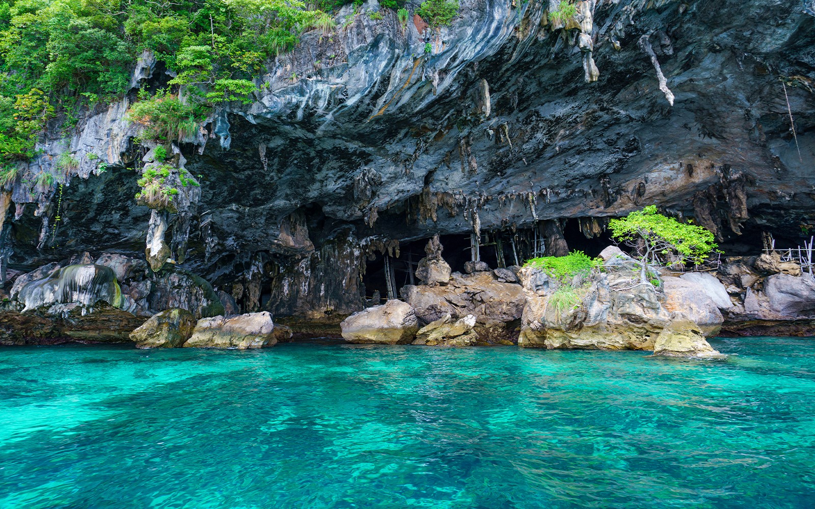 From Krabi: Early Bird Phi Phi & 4 Islands Tour by Speedboat with Breakfast, Lunch & Transfers
