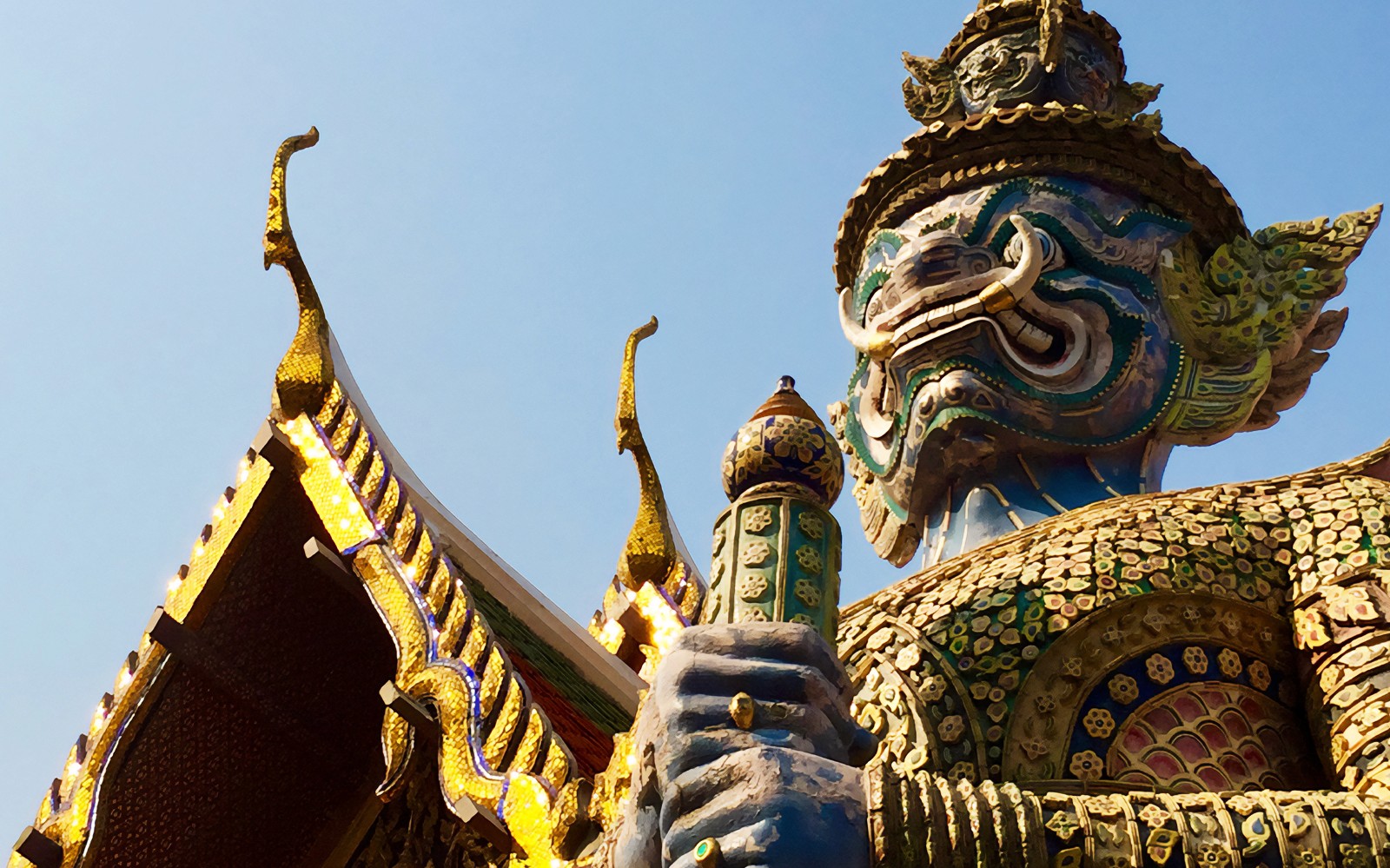 Bangkok Grand Palace and Emerald Buddha – Guided Walking Tour