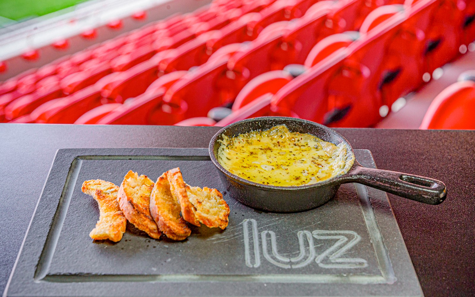 SL Benfica Stadium & Museum Guided Tour with Meal