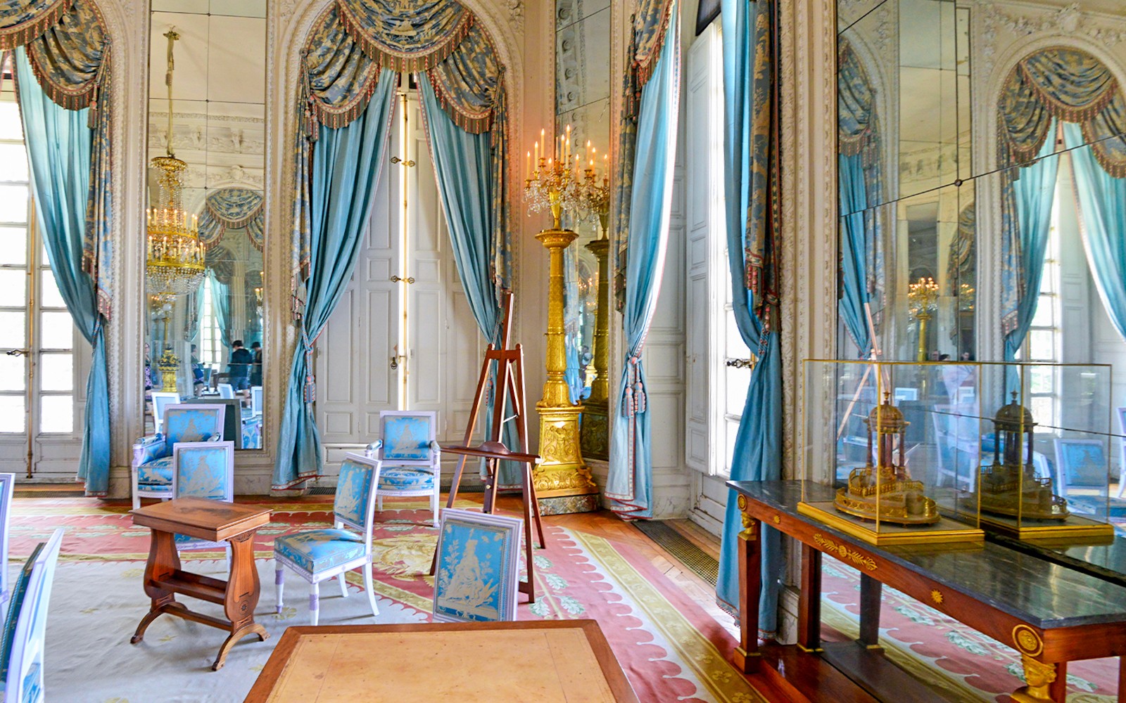 From Paris: Palace of Versailles Full day Guided Tour with Access to King's and Queen's Apartments