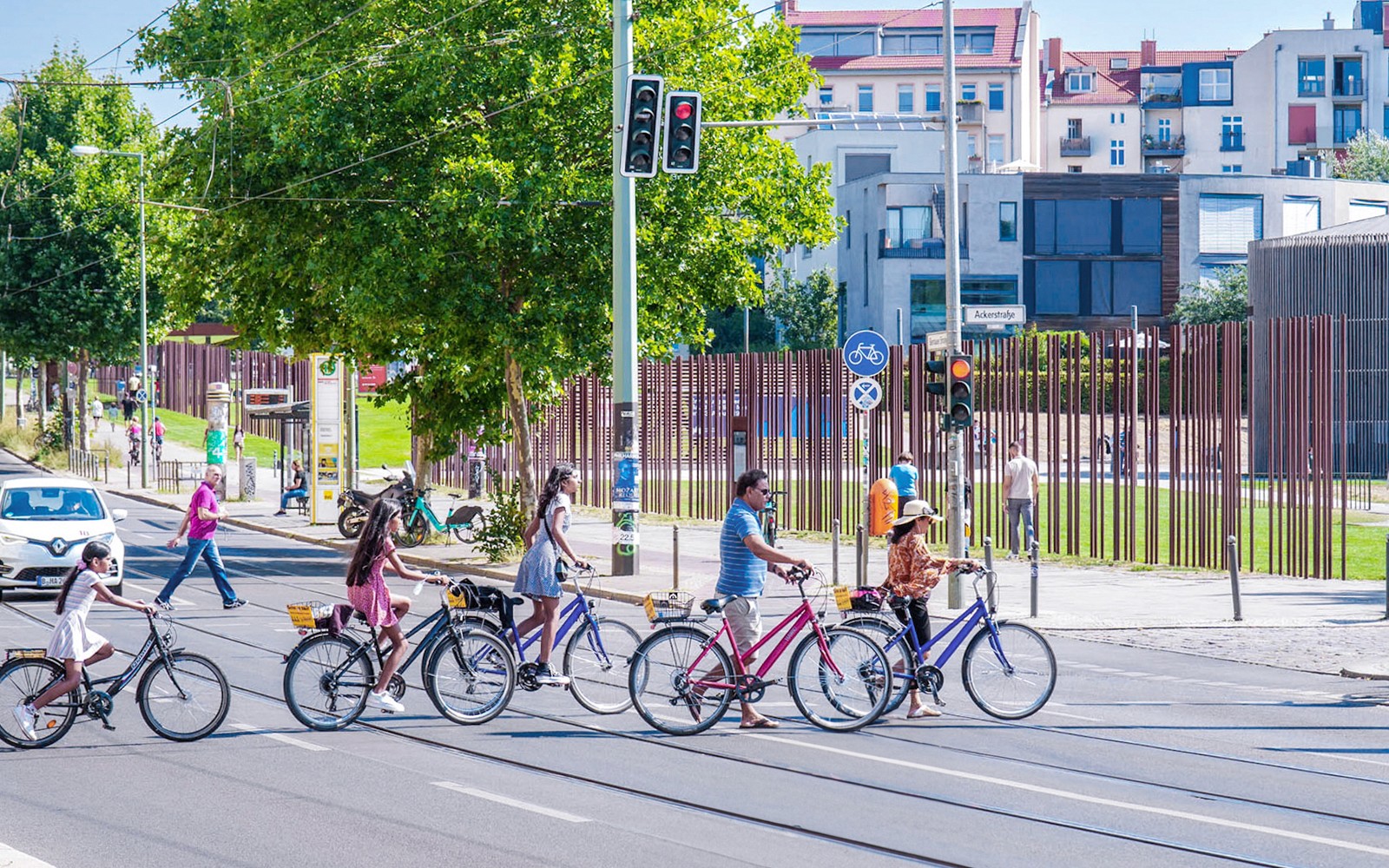 3.5-Hour Guided Bike Tour of Berlin Wall — gallery 1