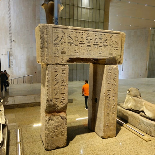 Giza Pyramids, Sphinx & Grand Egyptian Museum: Guided Tour + Transport + Lunch