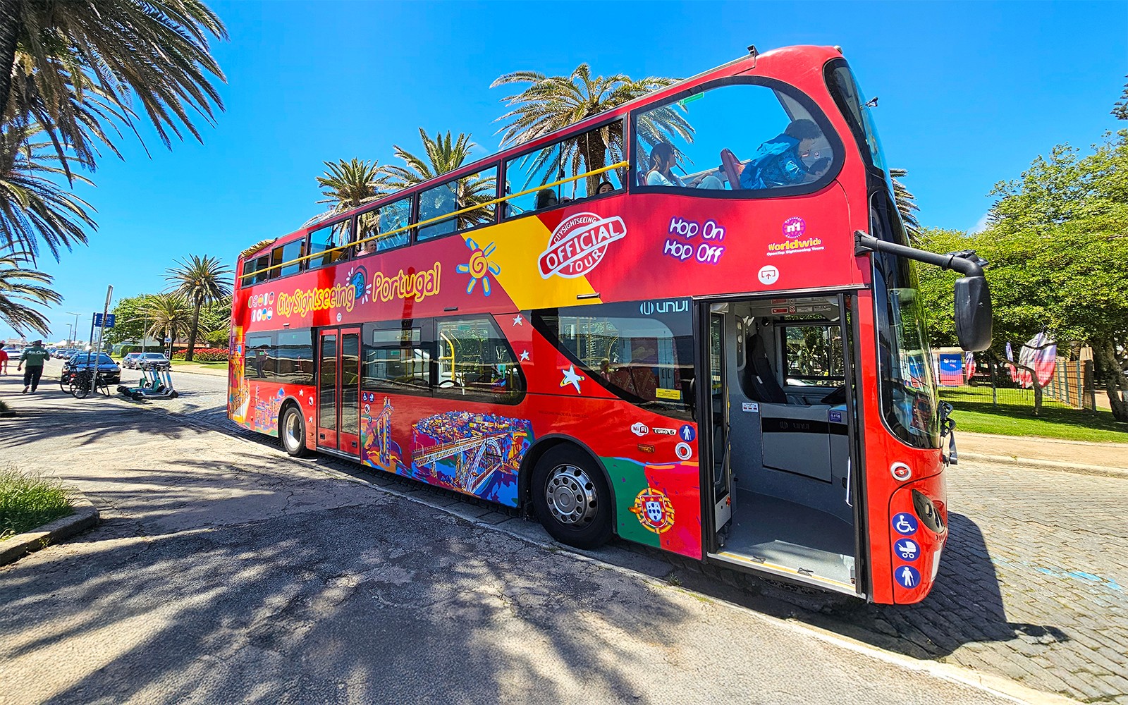 City Sightseeing: Porto Hop-on Hop-off Bus Tour with Duoro River Six Bridges Cruise