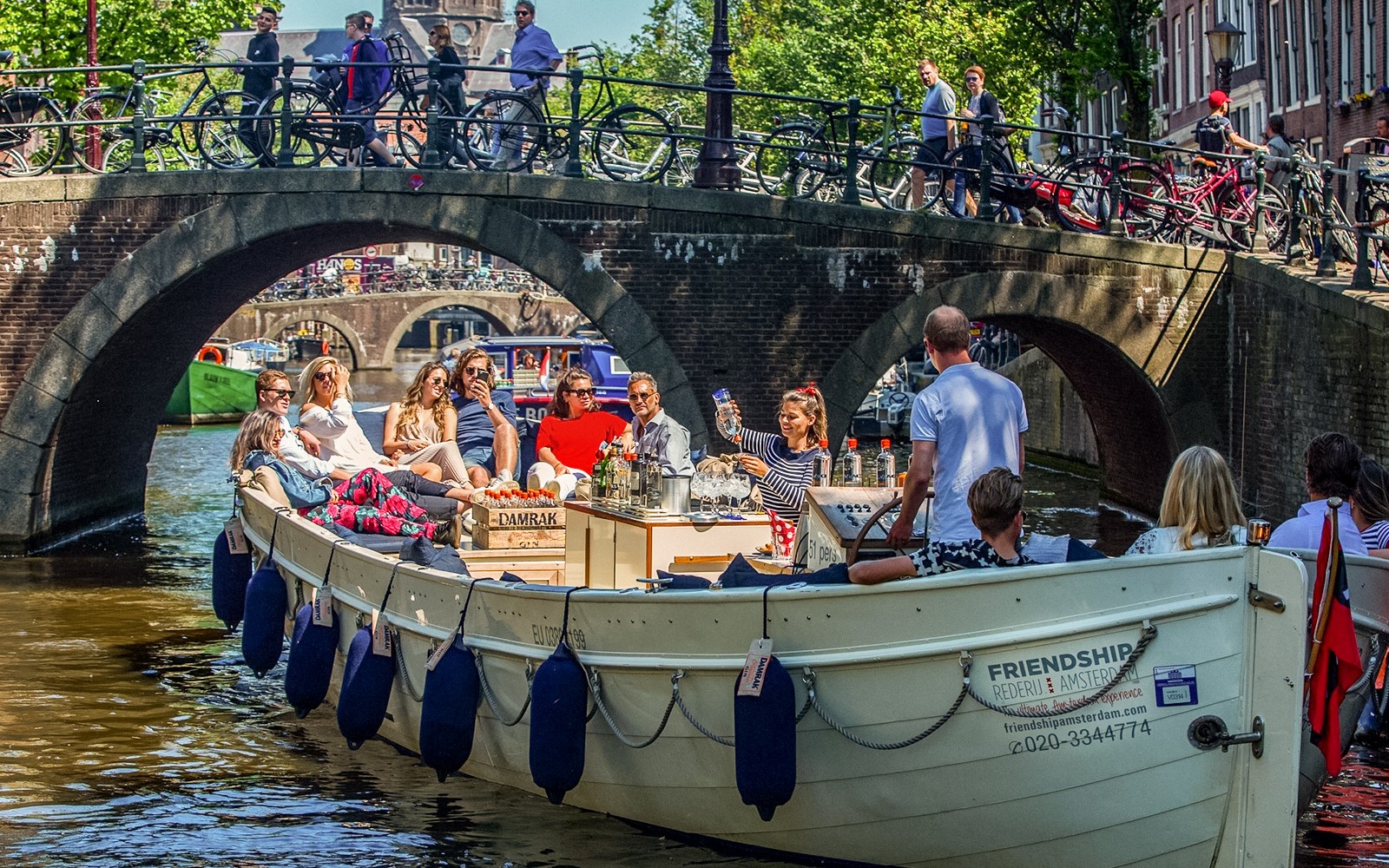 Amsterdam: 1-Hour Luxury Canal Cruise on Electric Boat with Onboard Bar — gallery 4