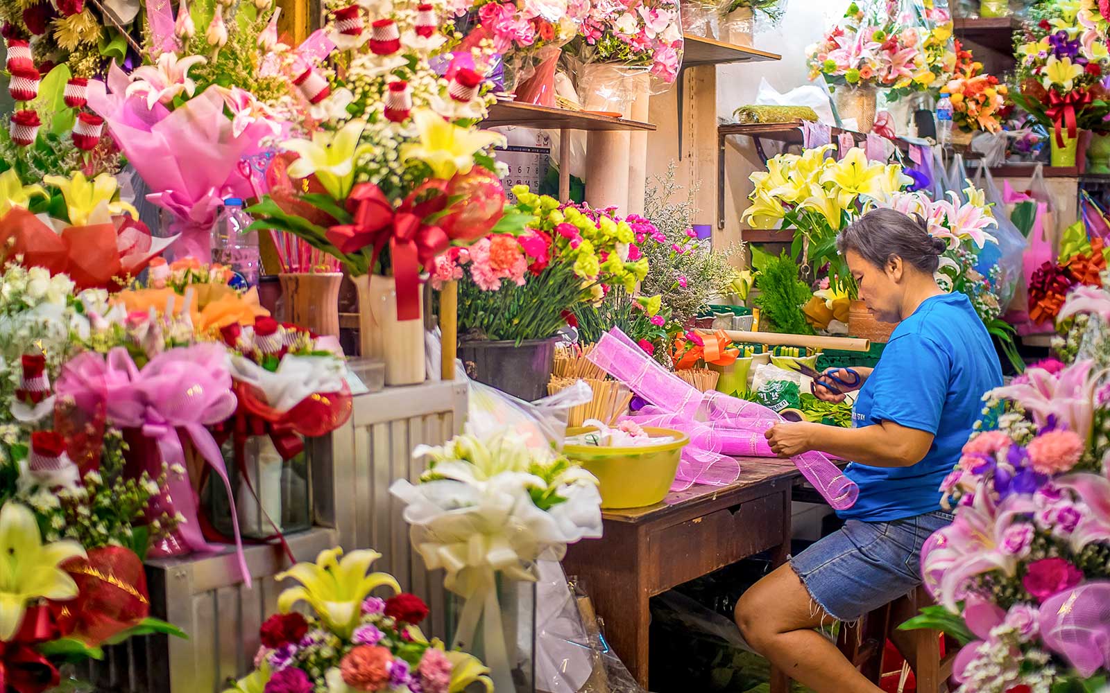 Bangkok Night Bike Tour with Temples & Flower Market — gallery 3