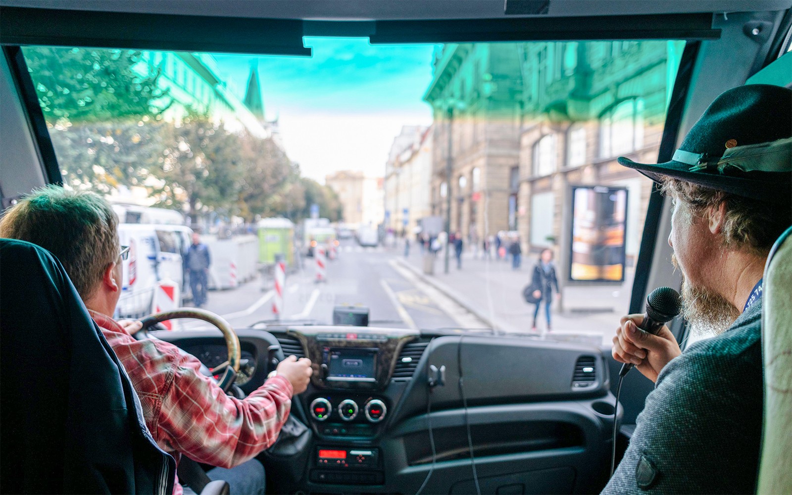 Prague Castle Guided Tour with One-Way Bus Transfer — gallery 3