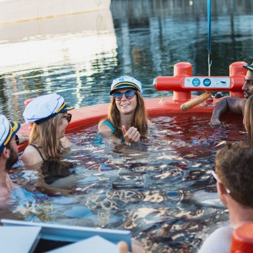 London: Hot Tub Boat Guided Historical Docklands Cruise — gallery 4