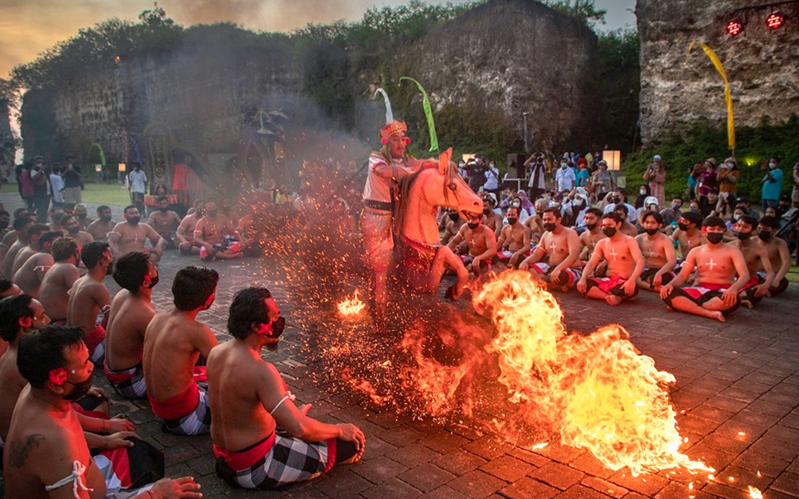 Garuda Wisnu Kencana at Night: Baraong Show Tickets — gallery 1