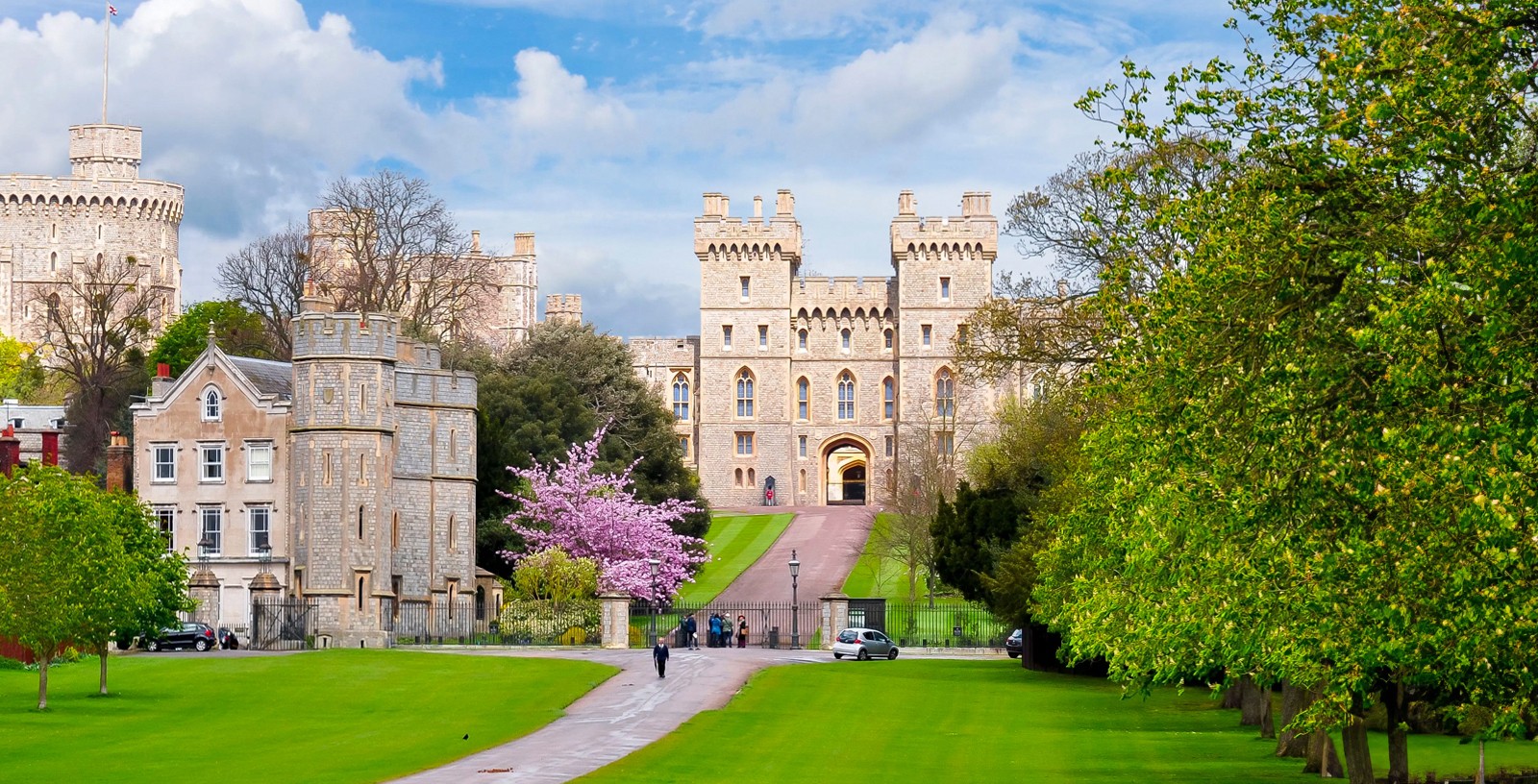 Golden Tours: Windsor Hop-on Hop-off Bus Tour — portrait