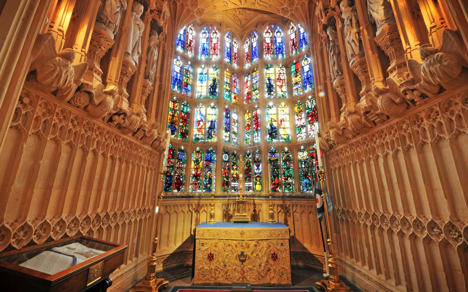 Guided Bus Tour of Royal London & Westminster Abbey Visit with Afternoon Tea — gallery 1
