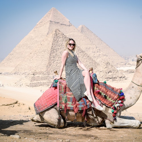 Giza Pyramids, Sphinx & National Museum: Guided Tour + Transfer + Lunch