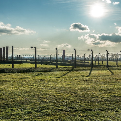 Auschwitz-Birkenau: Guided Tour + Roundtrip from Warsaw