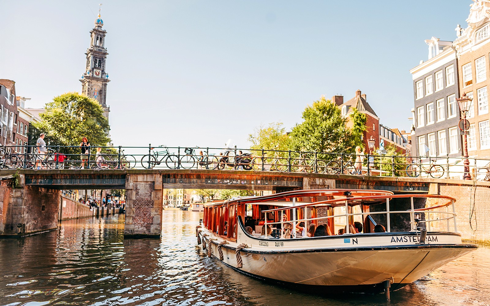 Amsterdam: 1-Hour Luxury Heated Saloon Boat Evening Cruise with Optional Drinks & Bites — gallery 4