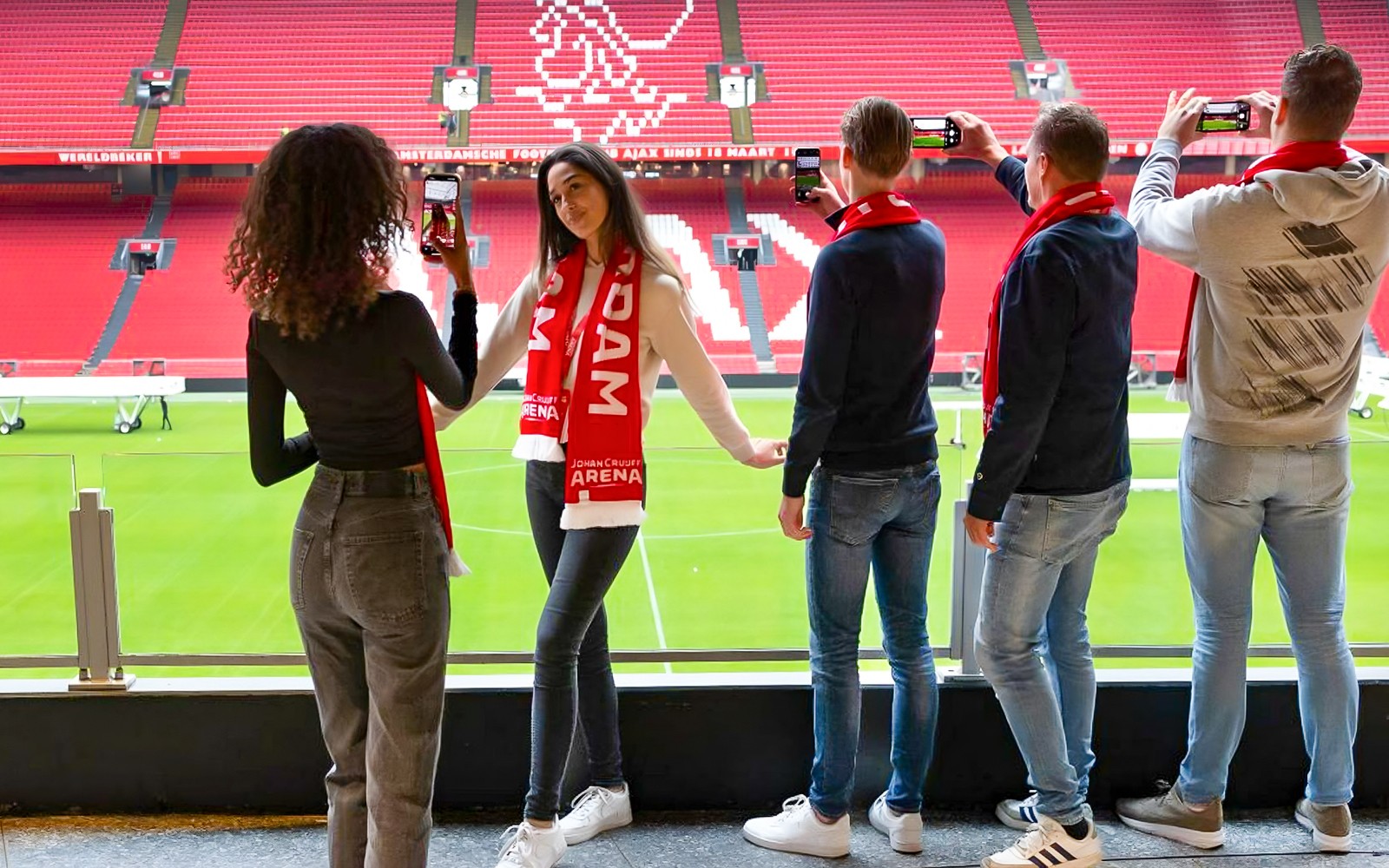 Johan Cruijff ArenA Stadium VIP Tour with a Drink and Scarf