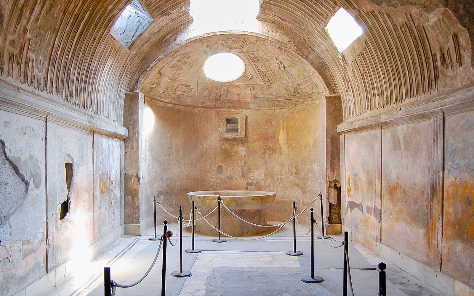 From Naples: Pompeii Guided Tour with Round-Trip Transfers