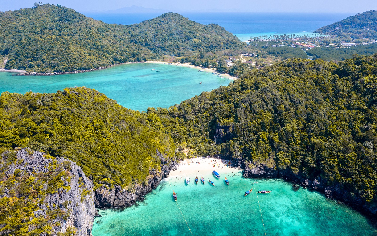 From Phuket: Phi Phi Island & Maya Bay Tour by Speedboat with Lunch & Hotel Transfers