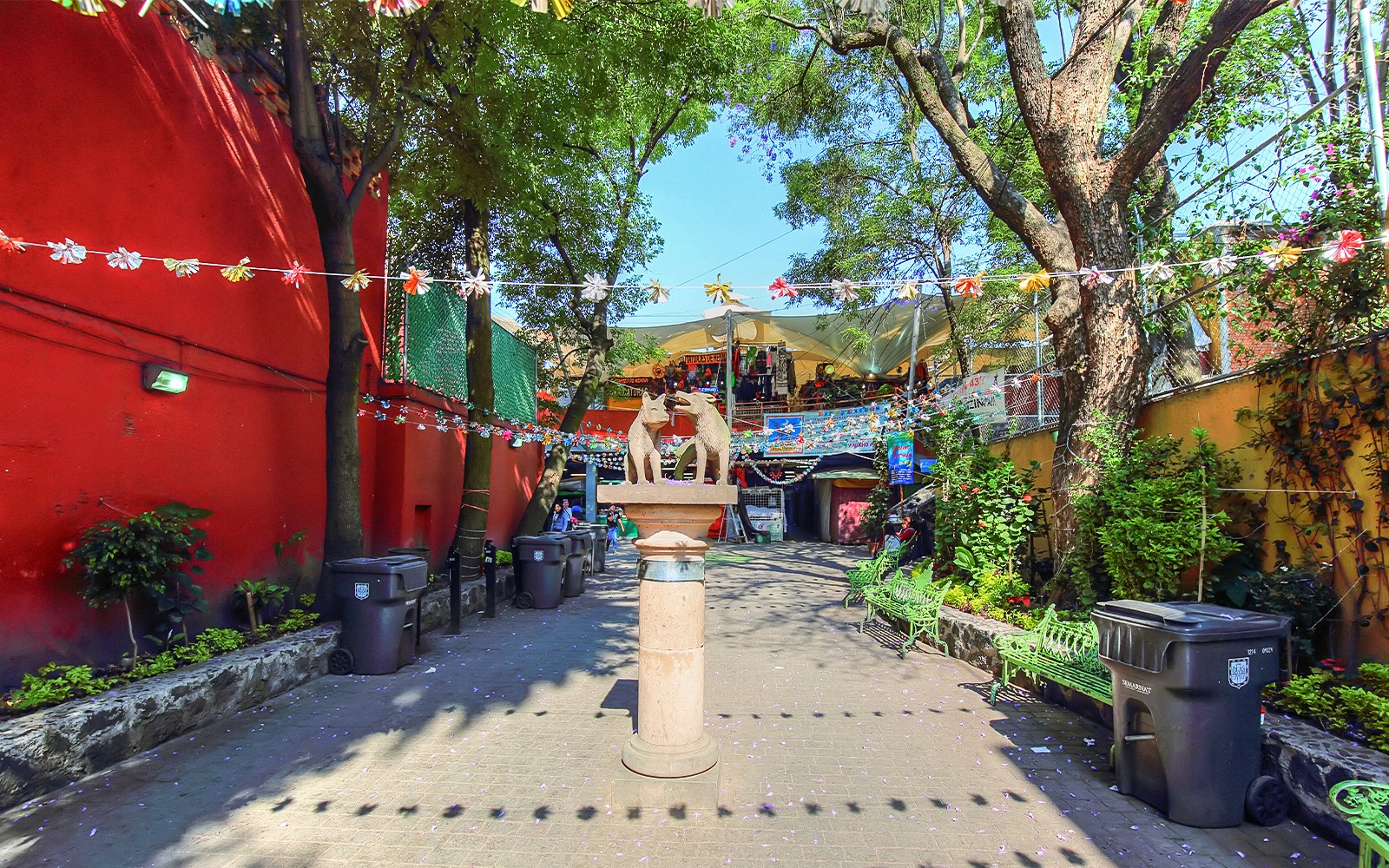 2-Day Mexico City Tour: Teotihuacán, Basilica, Frida Kahlo Museum, Xochimilco & Coyoacán