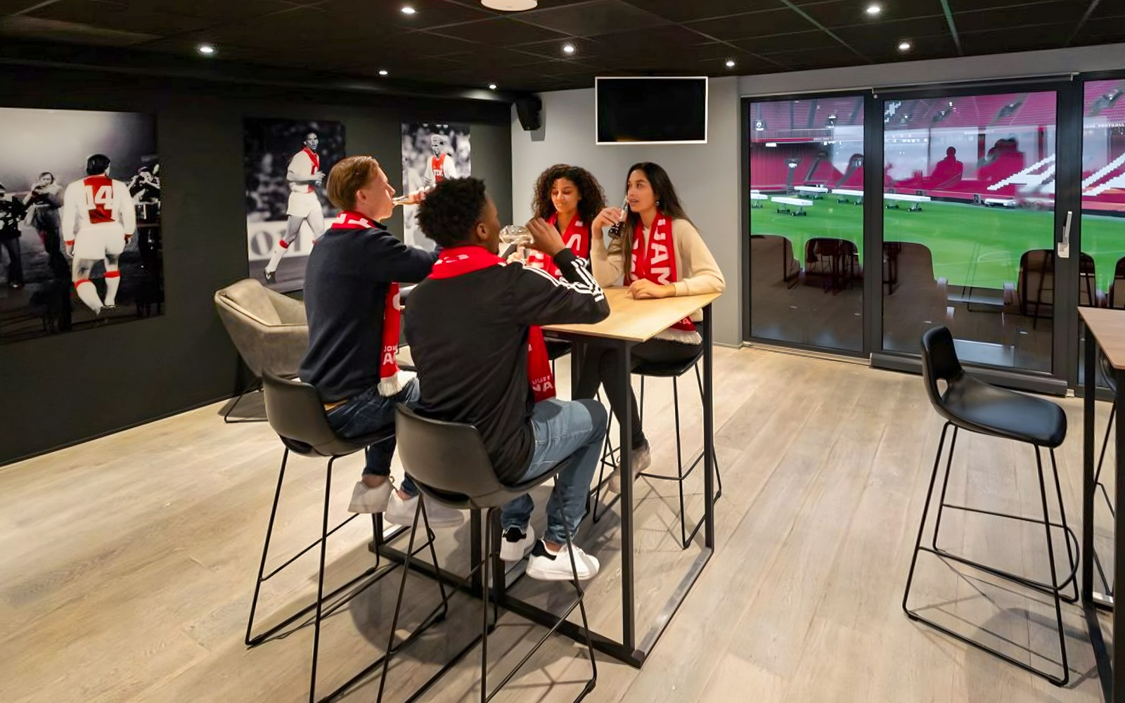 Johan Cruijff ArenA Stadium VIP Tour with a Drink and Scarf