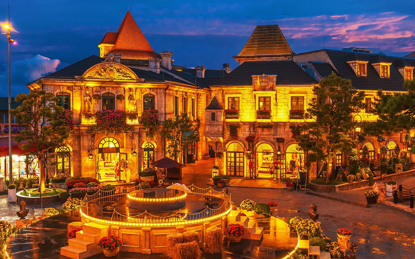 Night Ticket to Sun World Ba Na Hills + Transfers & Dinner