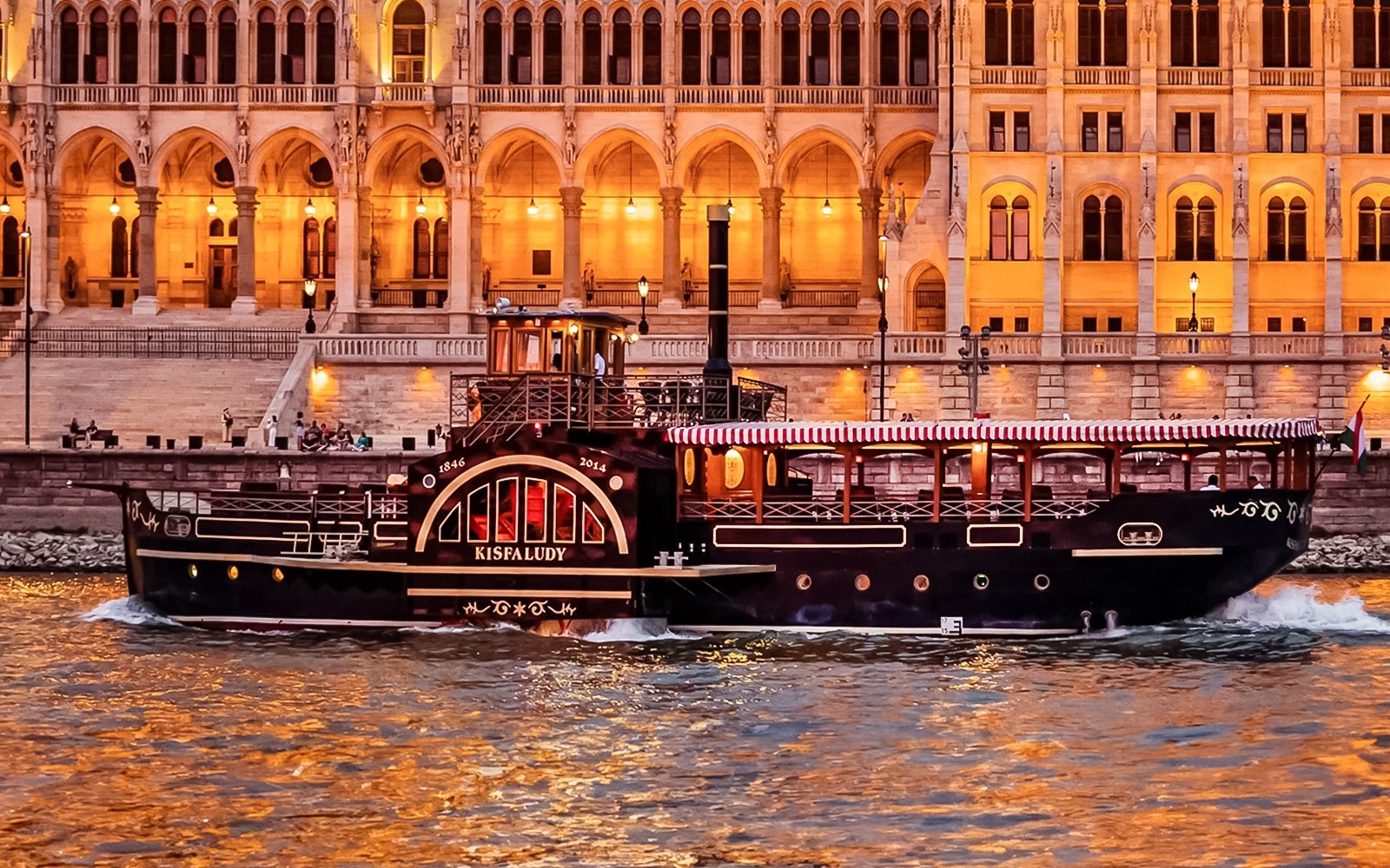 Budapest Danube River Cruise in a Historic Paddle Steamer — gallery 5