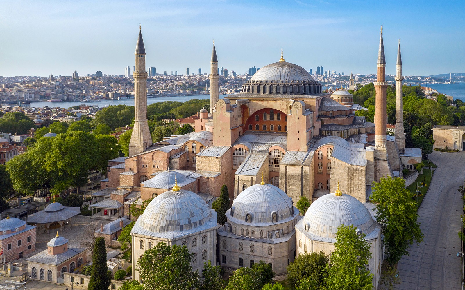 Topkapi Palace Skip-the-Line Tickets with Harem Access & Bosphorus Cruise — gallery 2