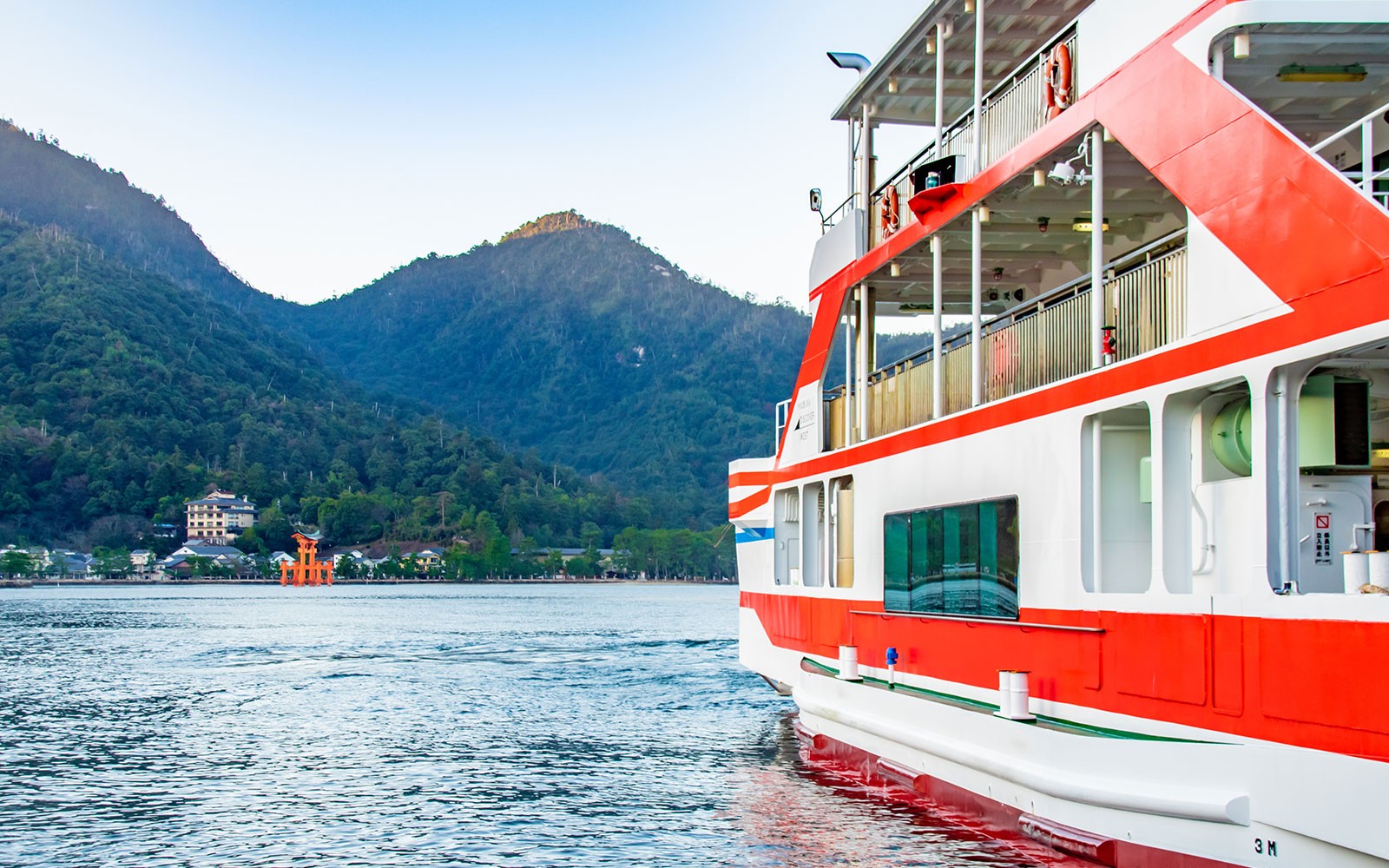 Guided Bus Tour of Hiroshima and Miyajima with Lunch