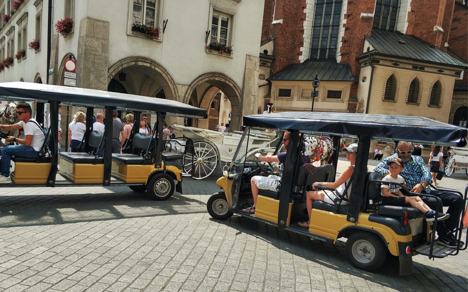 Old Town Sightseeing by Golf Cart & Wawel Castle Guided Tour