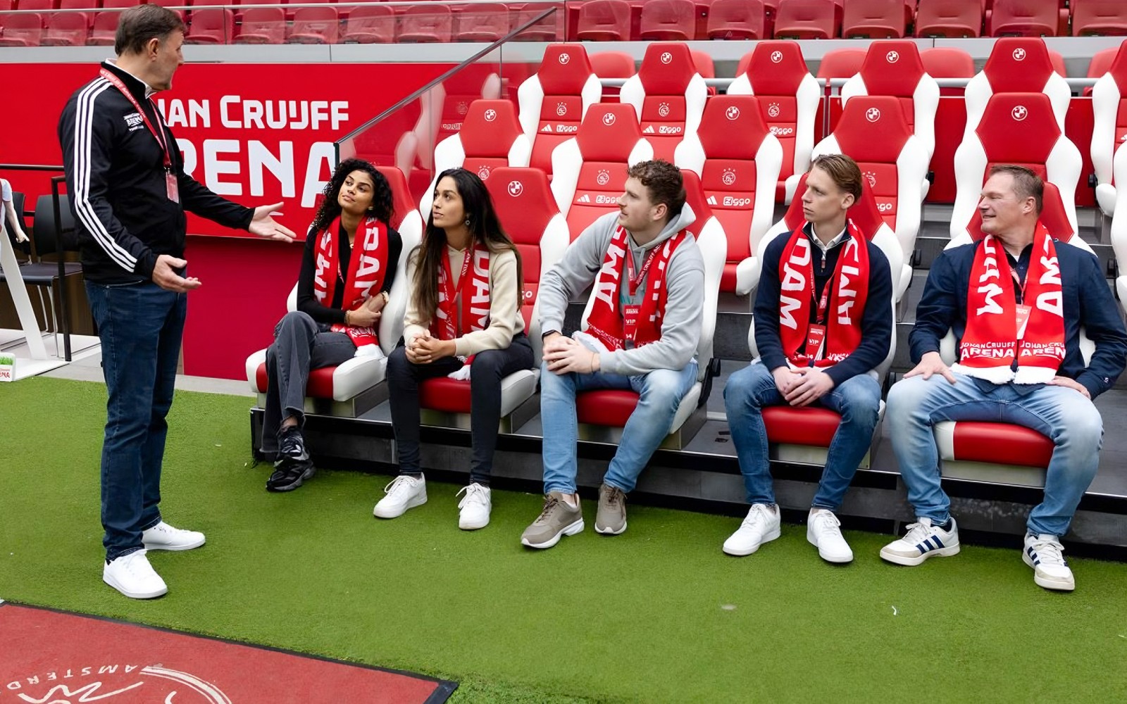 Johan Cruijff ArenA Stadium VIP Tour with a Drink and Scarf