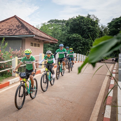 Siem Reap: Bike Day Trip + Theam's Gallery Entry Ticket