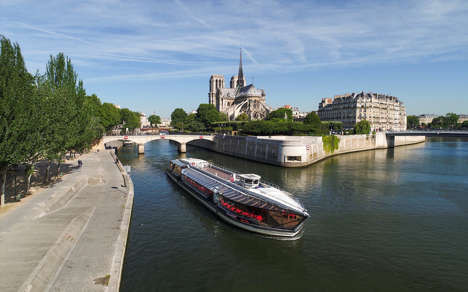 Bateaux Mouches® Seine River Dinner Cruise with Live Music & French Menu