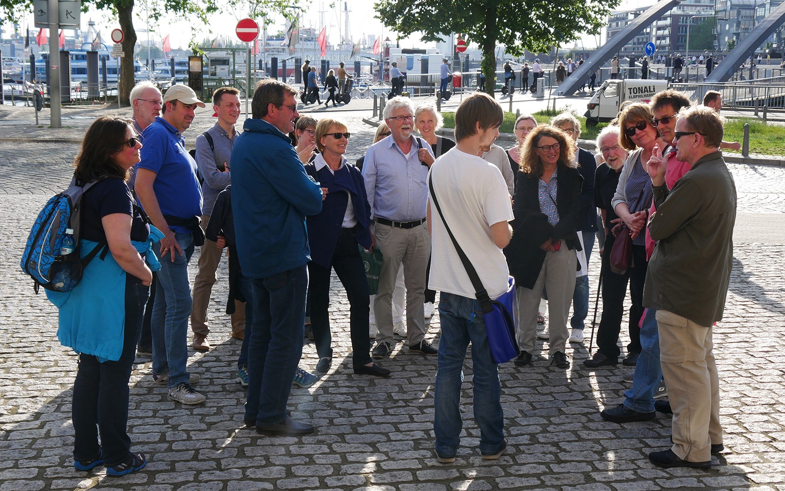 Combo: Hamburg Harbor Cruise + Elbphilharmonie German Guided Tour Tickets
