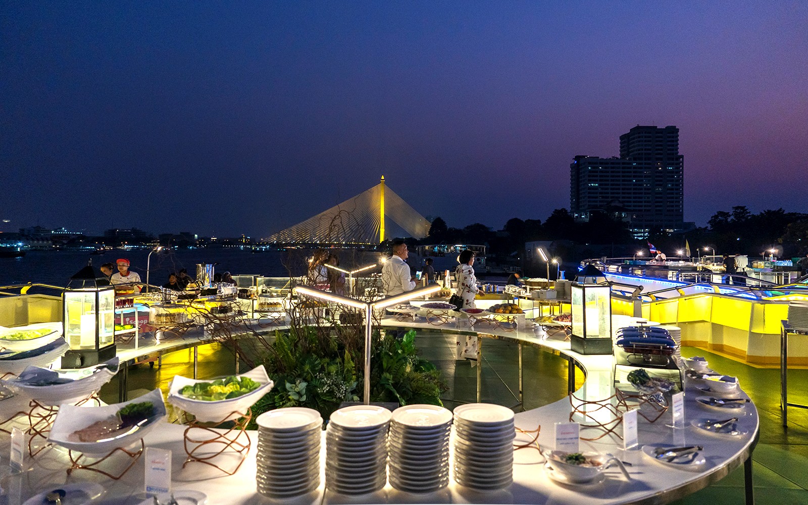 2-Hour Dinner Cruise with Live Entertainment