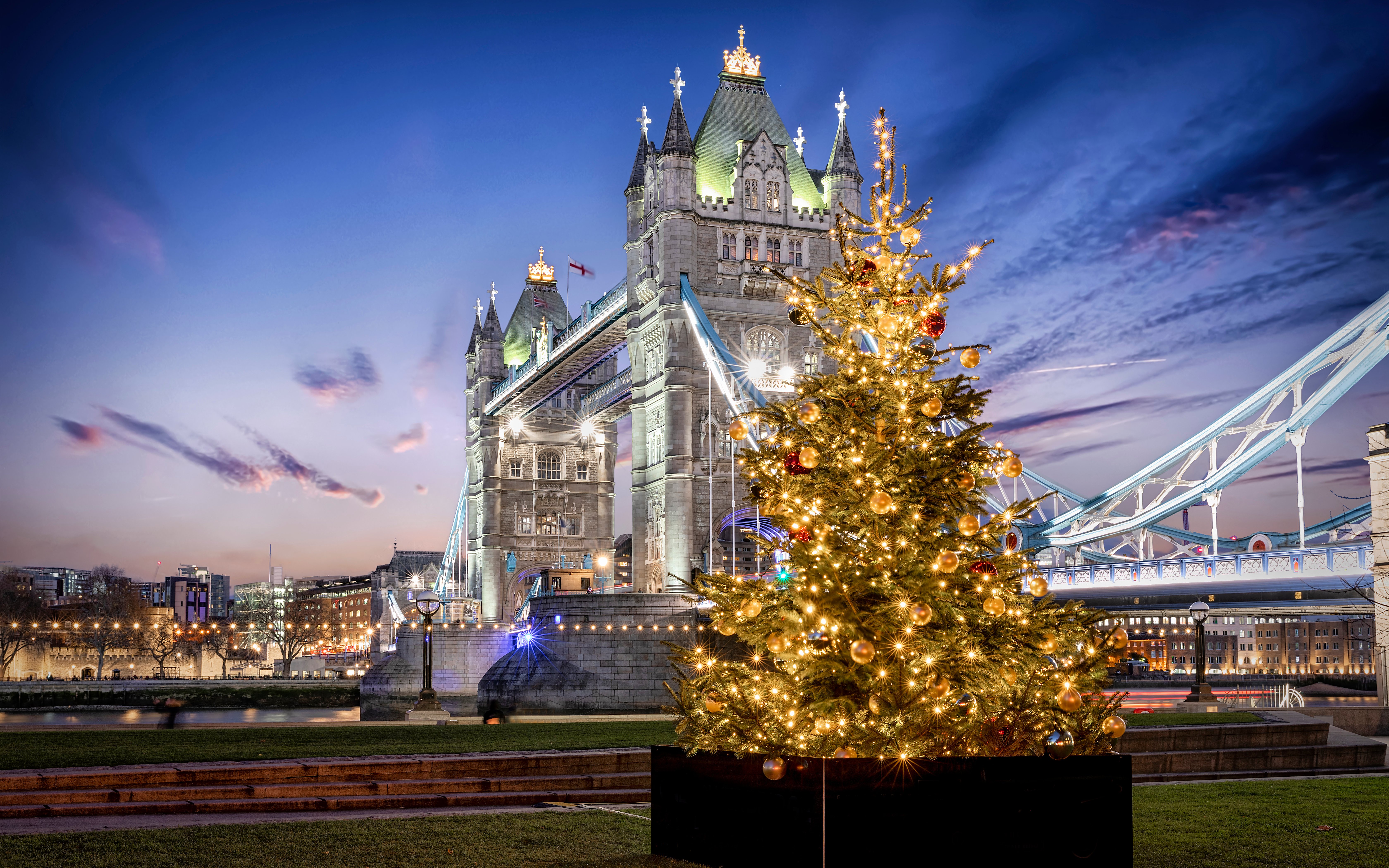 Christmas Day Guided Tours in London — main image