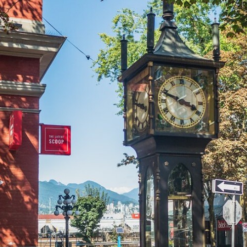 Vancouver: Evening Guided Bus Tour of Stanley Park — gallery 1