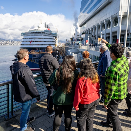 Vancouver: Sightseeing Bus & Boat Tour with Granville Island Market — gallery 2