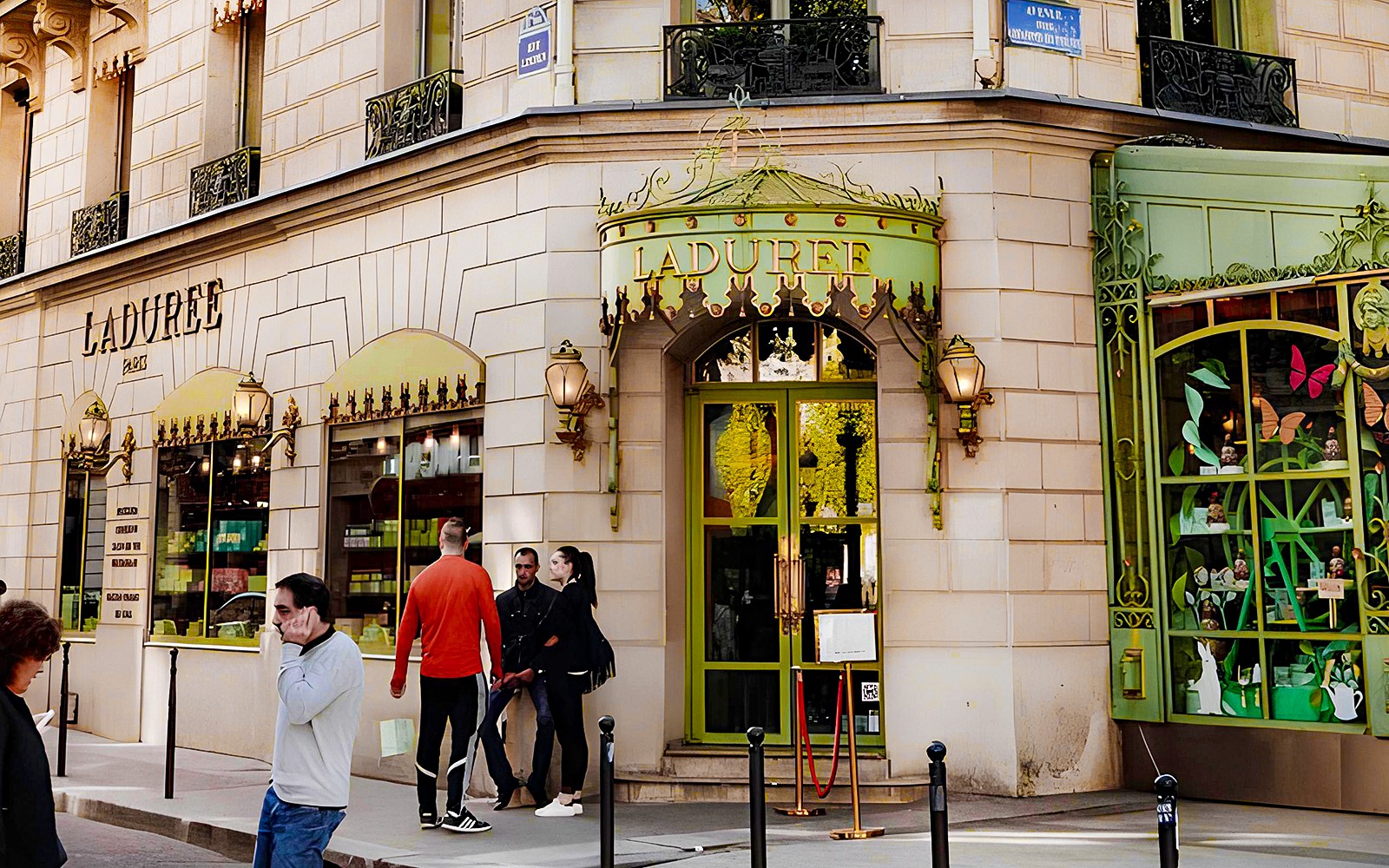 Arc de Triomphe Hosted Entry & Gourmet Macaron Tasting — gallery 5