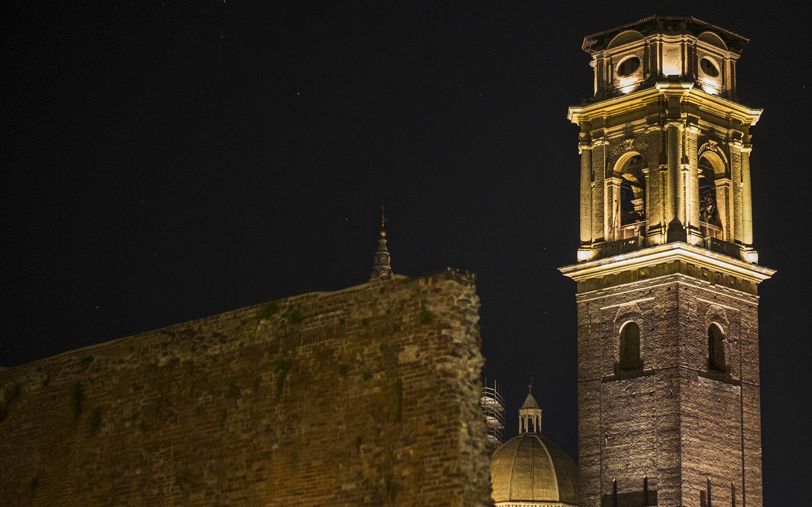 Italian Guided Tour through the Torino Noir