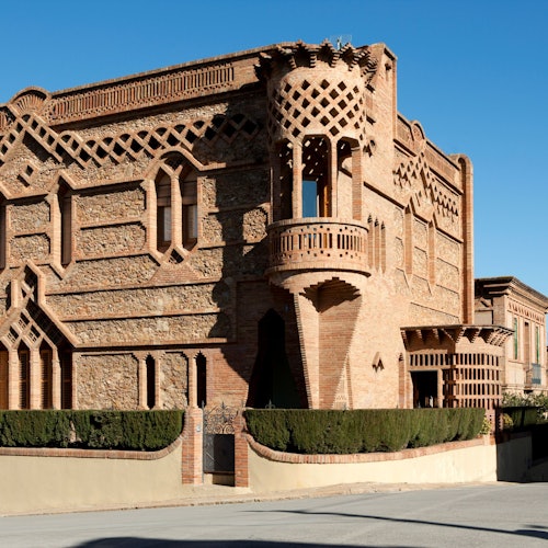 Gaudí's Crypt & Colonia Güell From Barcelona + Audio Guide