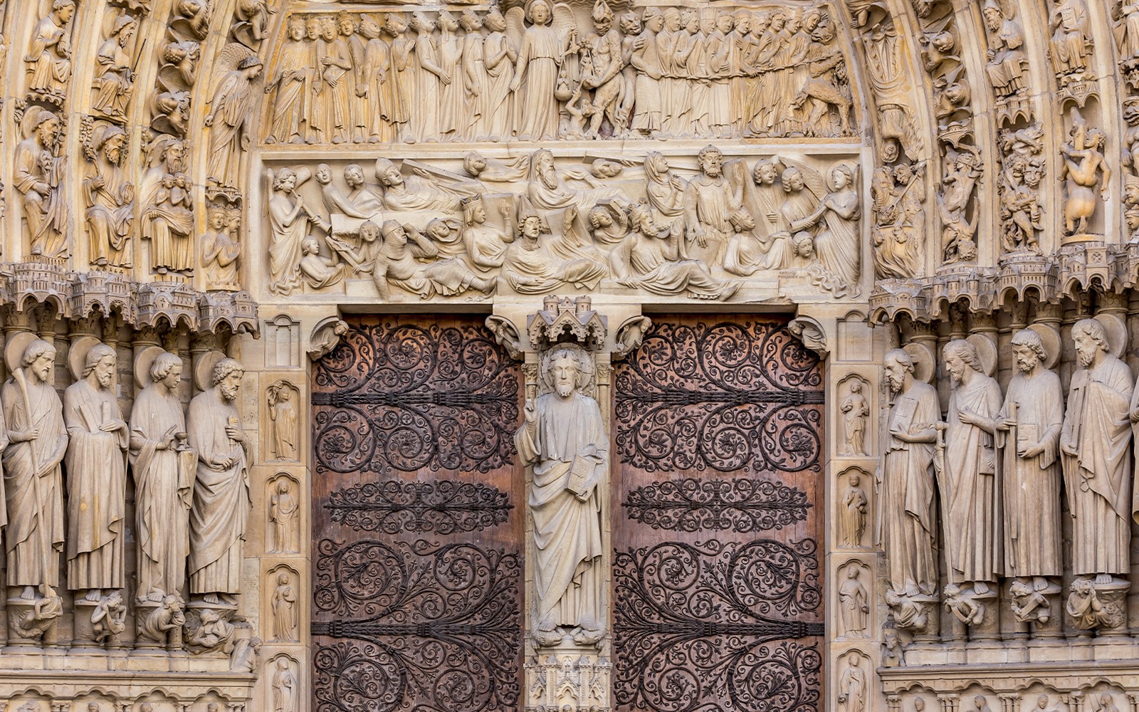 Île de la Cité Guided Tour with Sainte-Chapelle Tickets — gallery 2