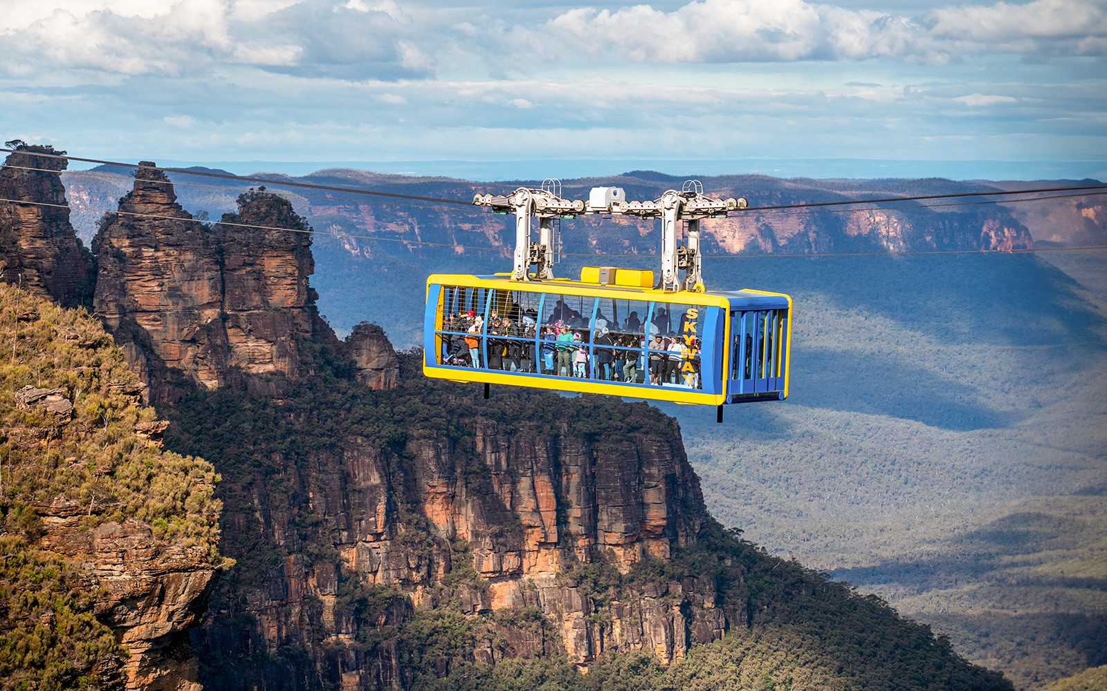 Blue Mountains Tour: Lunch, Scenic World, Sydney Zoo or Featherdale Wildlife Park, Koala Photo & Harbour Ferry Return