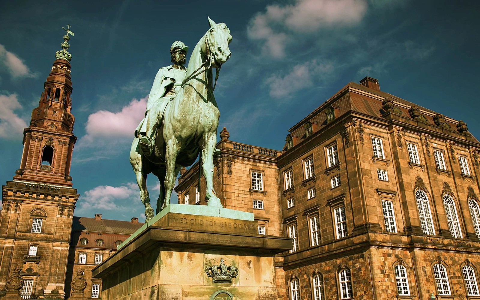 Self-Guided Murder Mystery Experience by the Christiansborg Palace