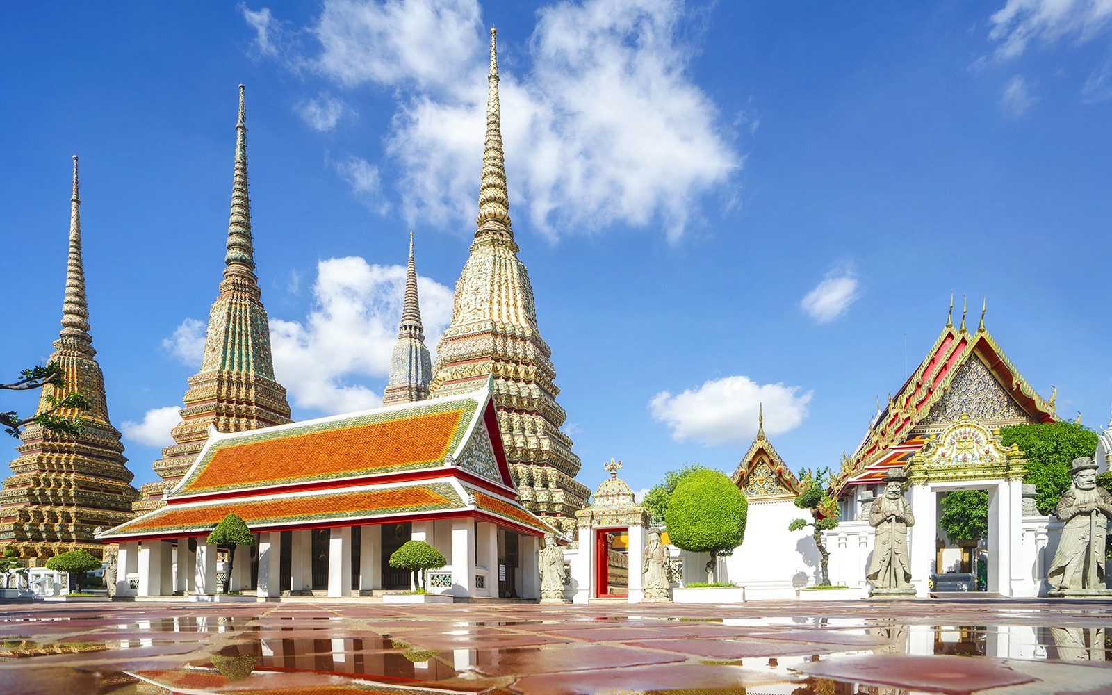 Bangkok City Highlights – Grand Palace, Wat Arun, and Wat Pho Guided Walking Tour