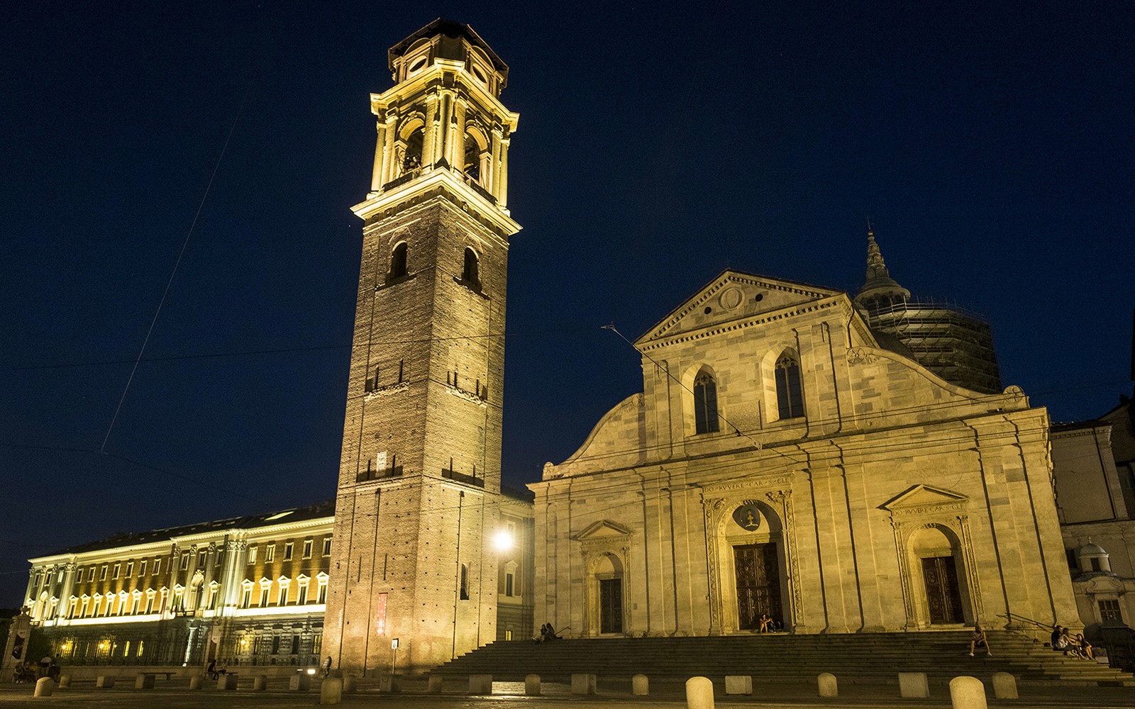 Italian Guided Tour through the Torino Noir