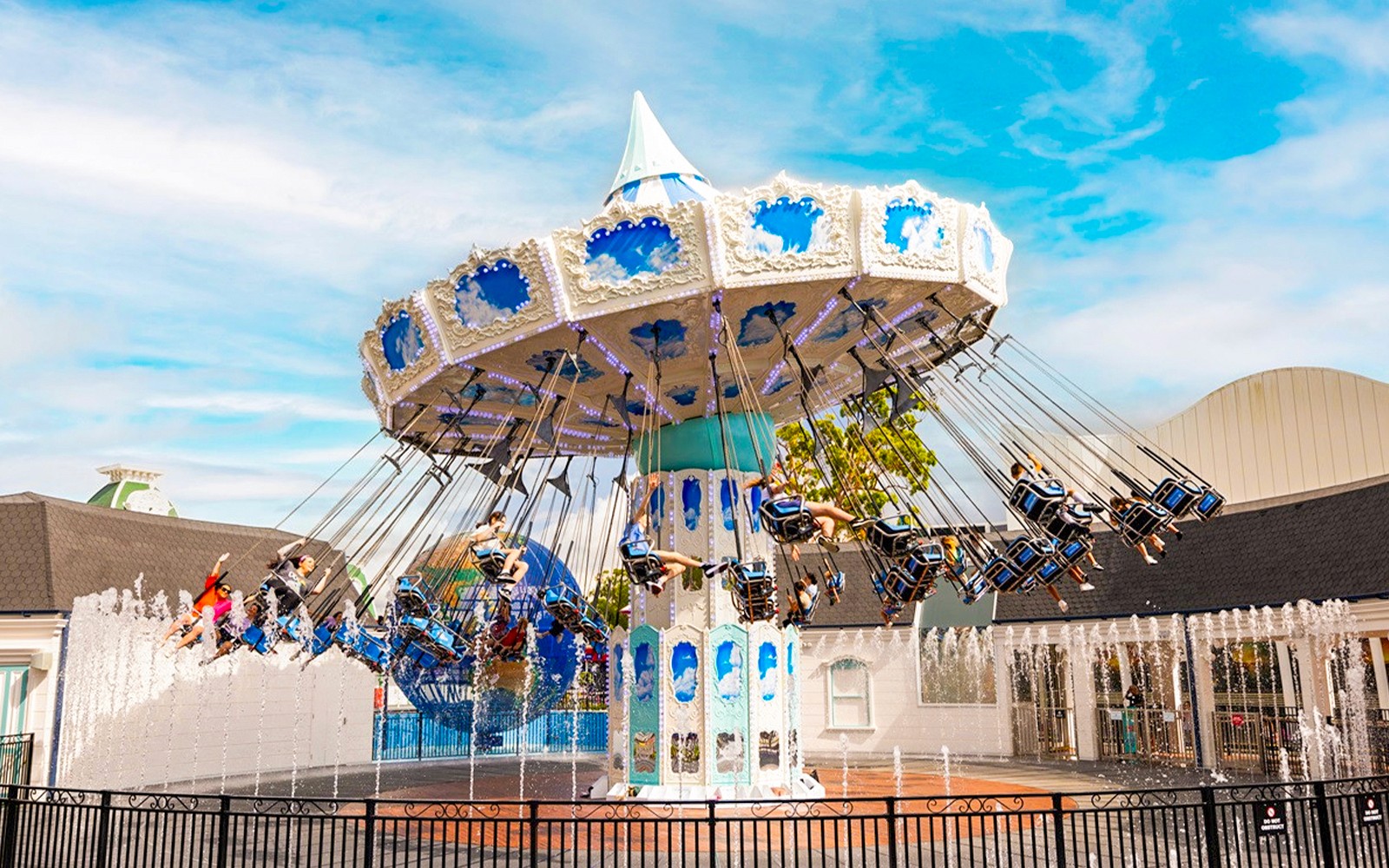 2-Day Pass: Dreamworld Gold Coast + SkyPoint Observation Deck Tickets