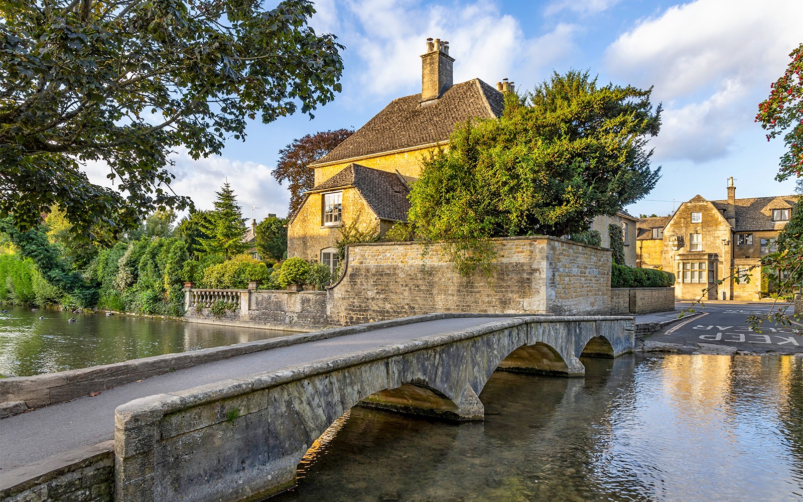 From London: Blenheim Palace, Downton Abbey Village, and Cotswolds Full-Day Trip