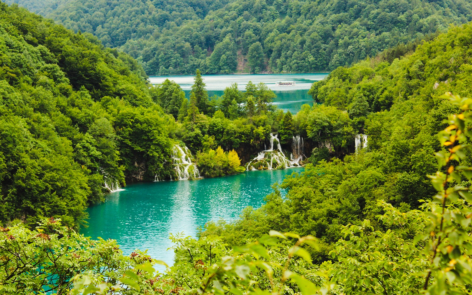 From Zagreb to Split: Full Day Guided Tour of Plitvice Lakes National Park with Transfer to Split