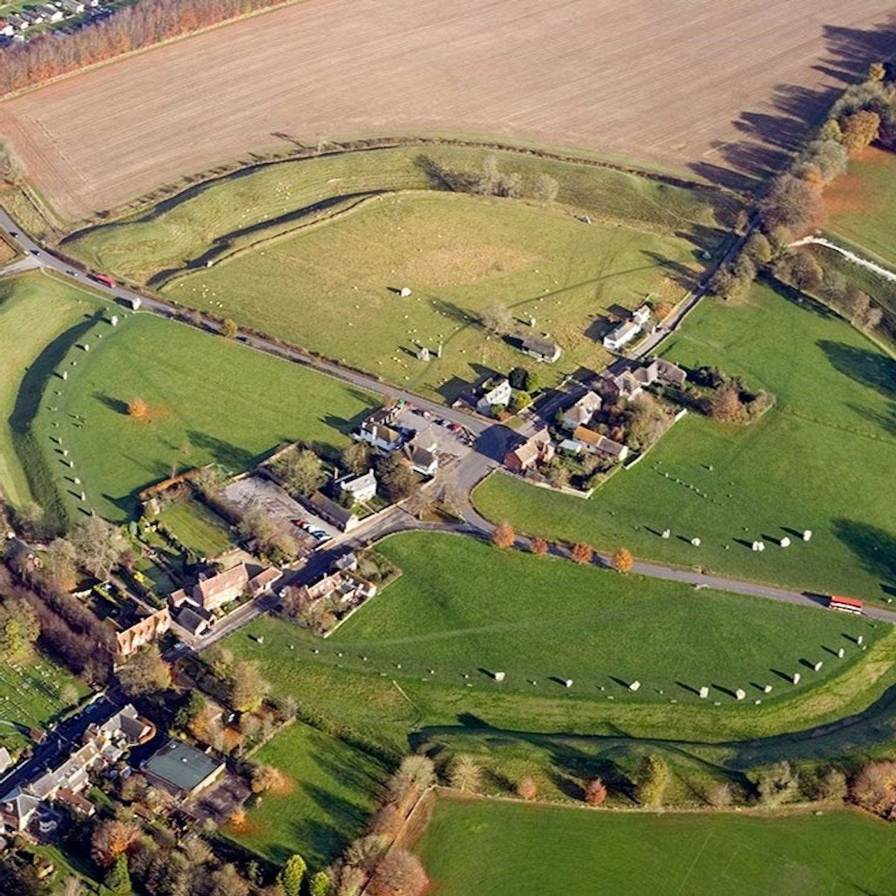 Stonehenge & Stone Circles of Avebury: Guided Day Trip from London