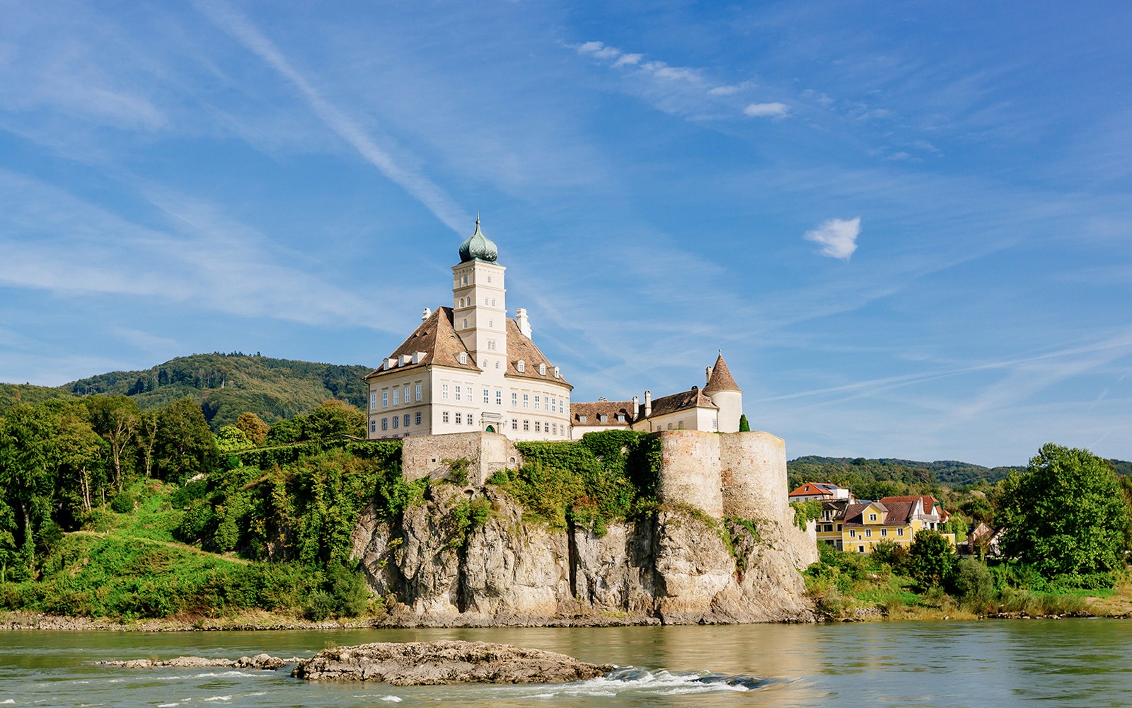 Wachau Day Trip With Free Time in Melk